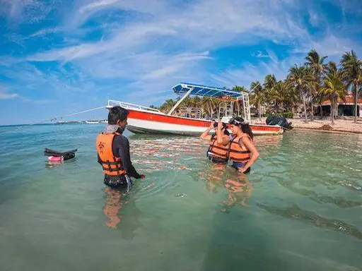 Getting ready for a guided visit at Akumal Bay