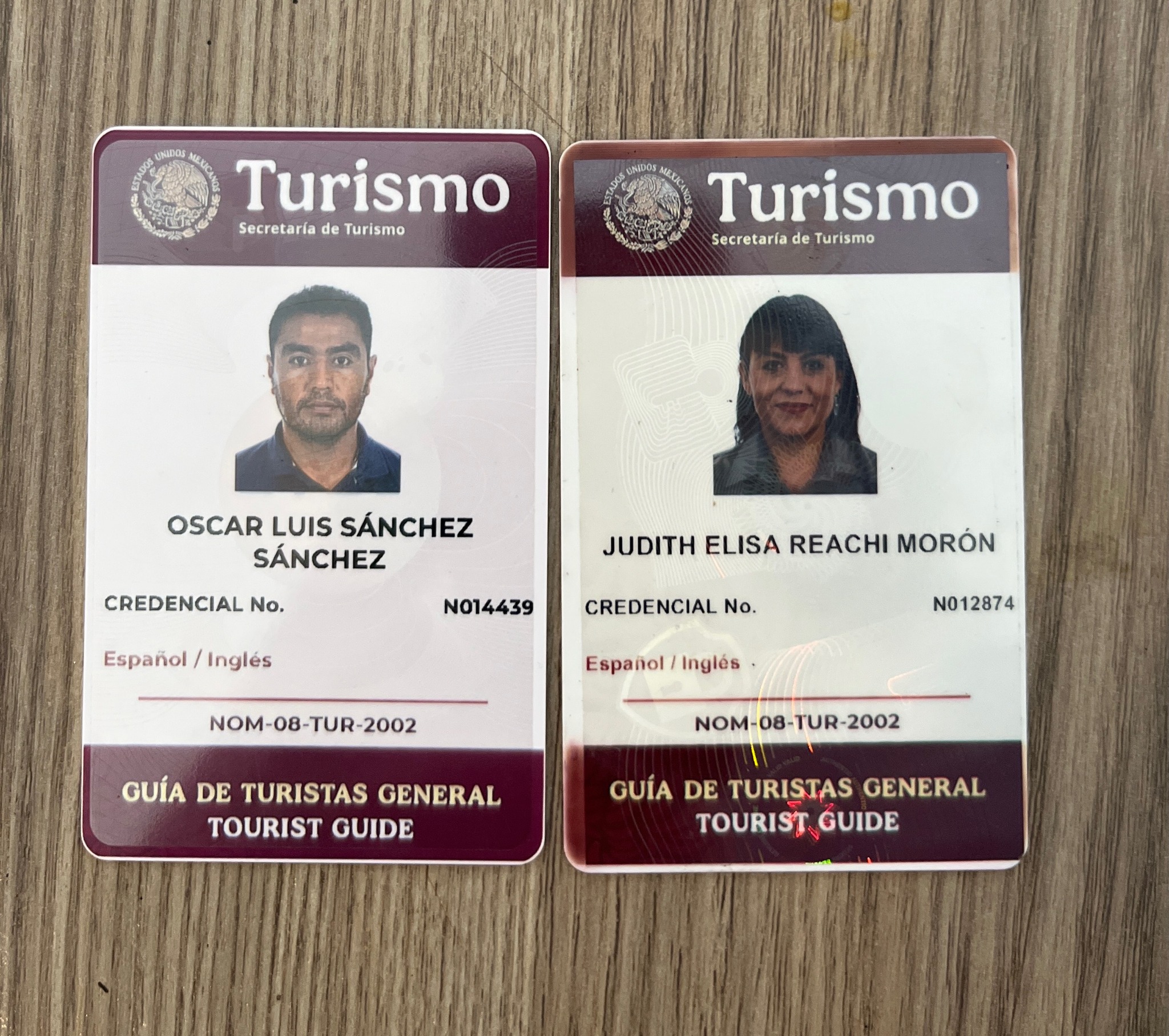 Secretaría de Turismo general tourist guide credentials for Oscar Luis Sánchez Sánchez and Judith Elisa Reachi Morón