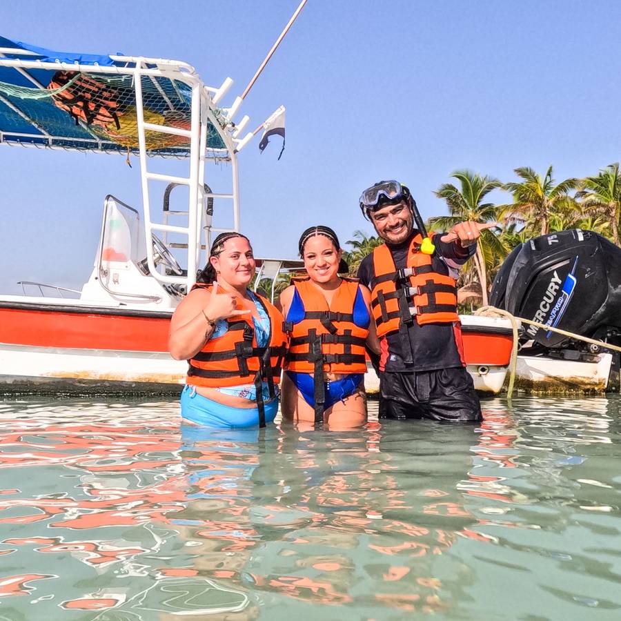 Akumal sea turtles private tour experience